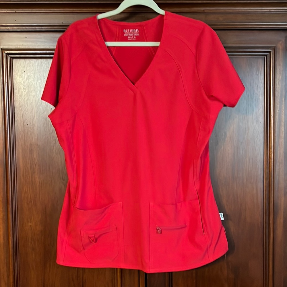 Activate by med couture women’s size XL red scrubs